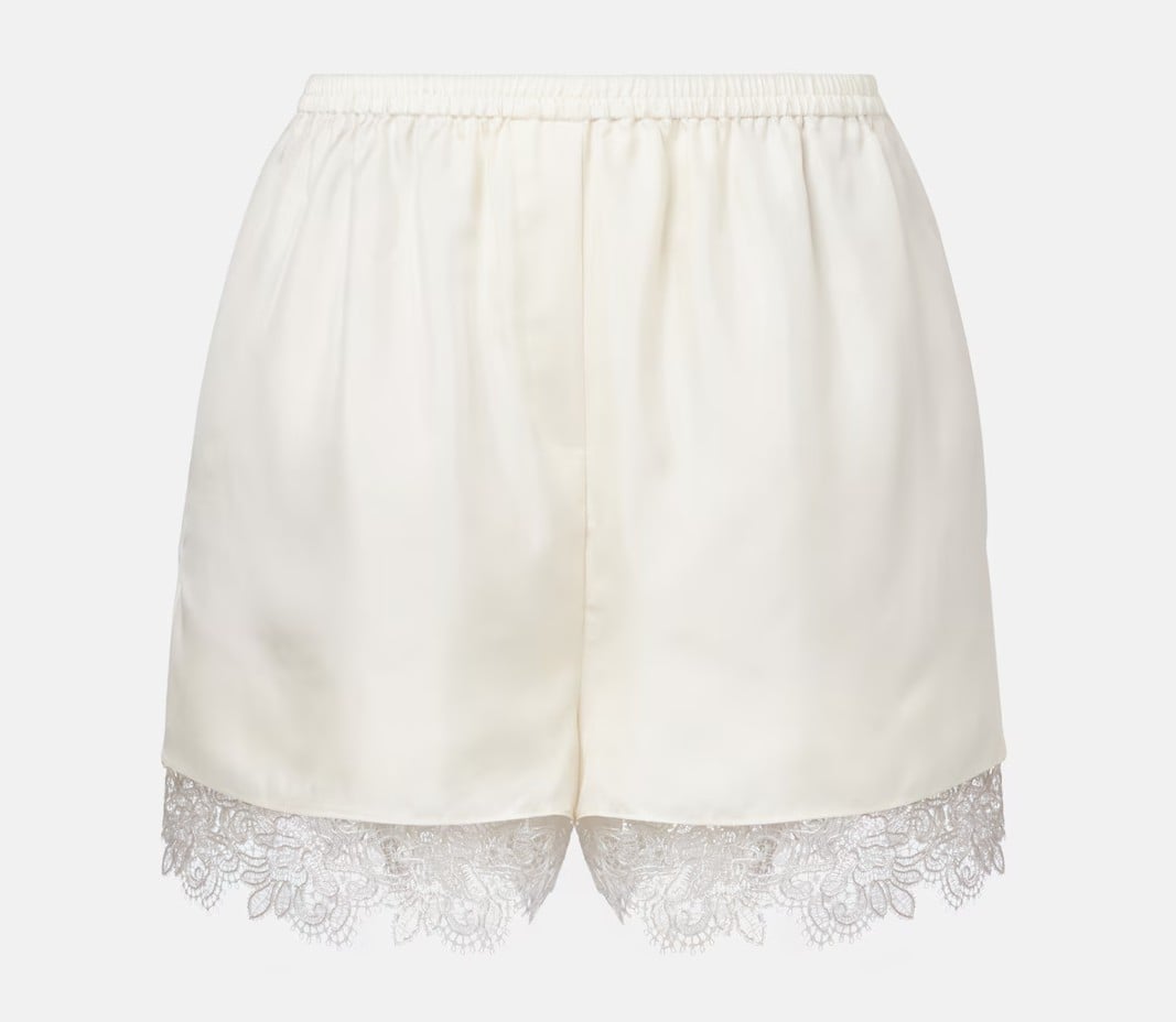 Per look romantici e femminili, puntate sugli Shorts in pizzo e satin