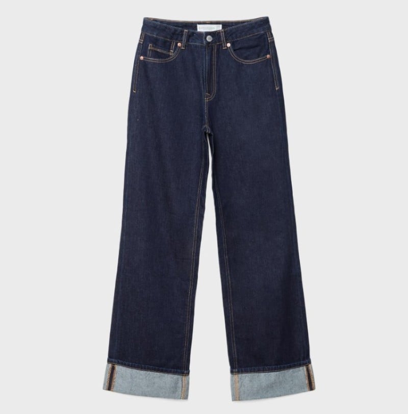 Jeans con risvolto, la tendenza easy-chic da indossare ora!