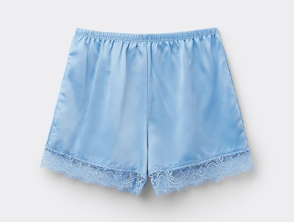Per look romantici e femminili, puntate sugli Shorts in pizzo e satin