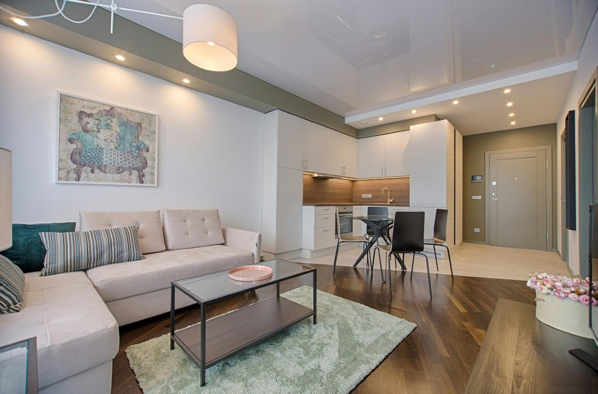 Feng Shui in salotto: dove posizionare il divano per vivere meglio la casa