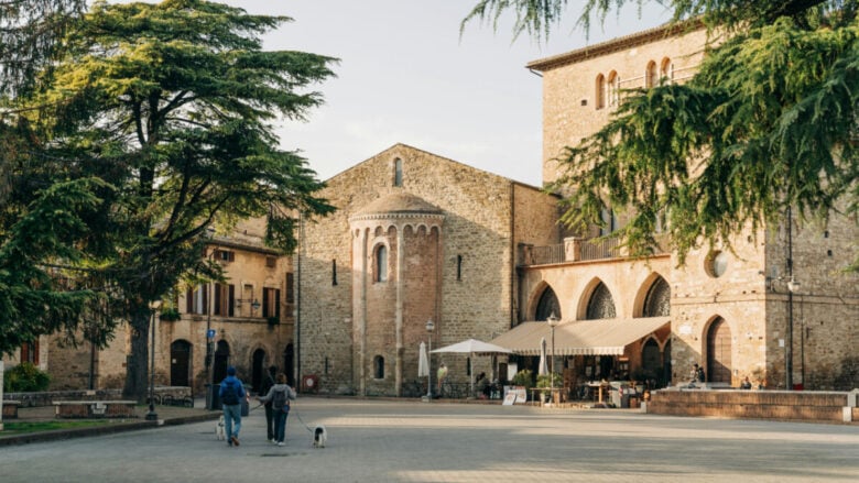 5 borghi umbri lungo la Via Flaminia da visitare questo Autunno