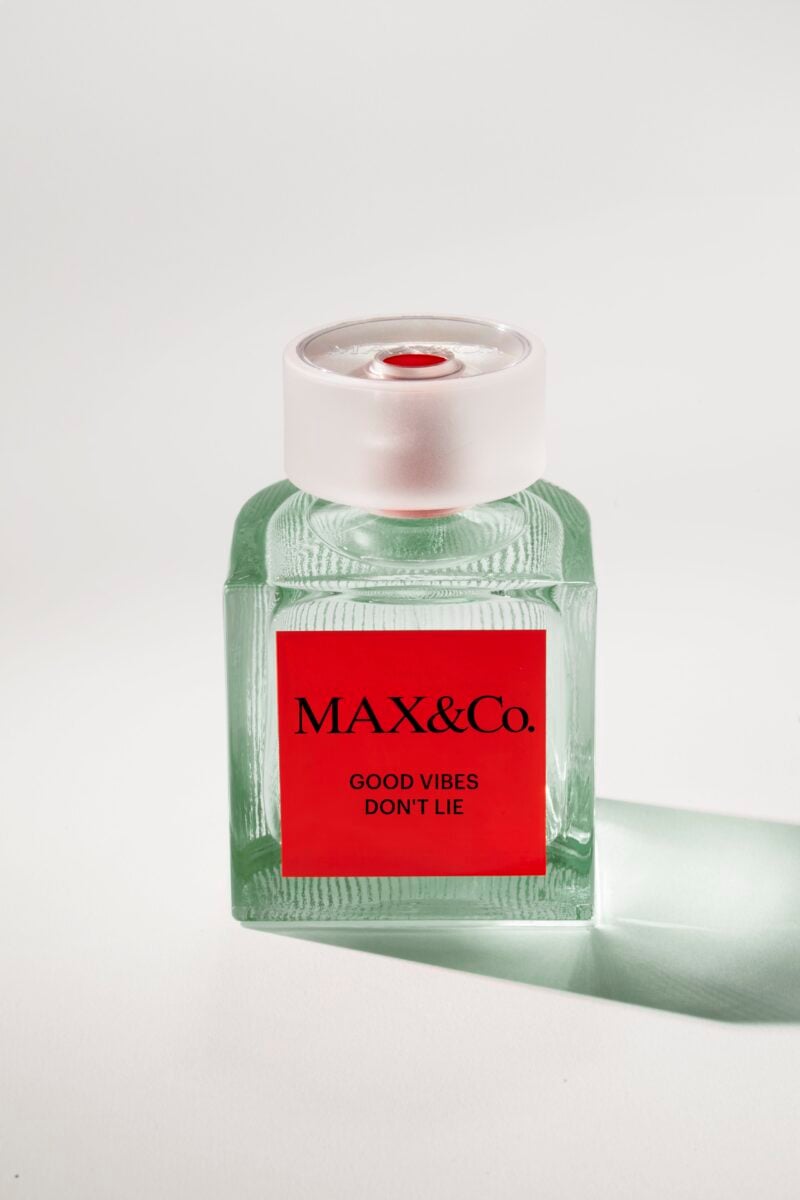 Max&Co. lancia la sua prima collezione di profumi: tre Eau de Parfum che rivoluzionano il concetto di femminilità contemporanea Max&Co. lancia la sua prima collezione di profumi: tre Eau de Parfum che rivoluzionano il concetto di femminilità contemporanea
