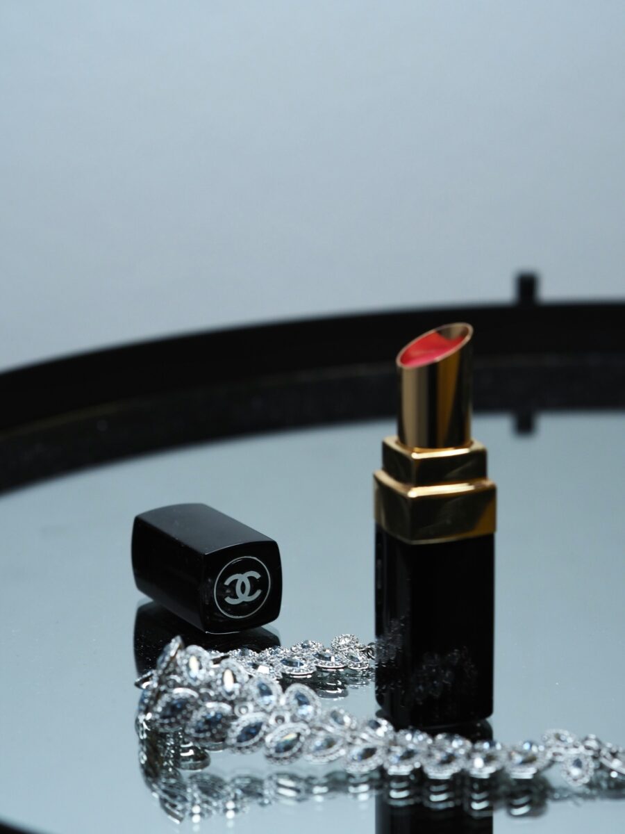 Come scegliere il Rossetto (rosso) giusto in base ai gioielli…