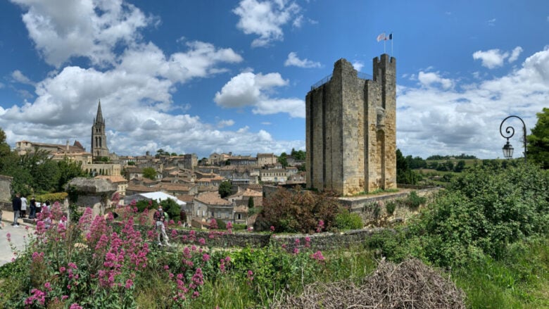 Il meraviglioso villaggio di Saint-Emilion è una vera chicca nel cuore della Francia