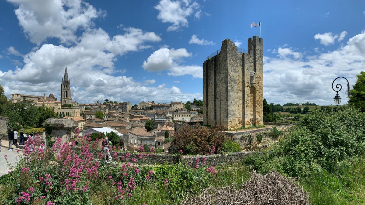 Il meraviglioso villaggio di Saint-Emilion è una vera chicca nel cuore della Francia
