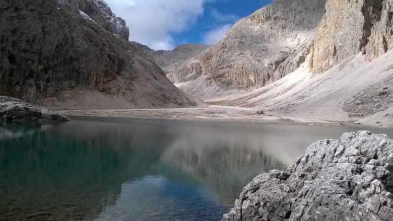 Questo piccolo borgo in Val di Fassa è la meta ideale per un weekend autunnale