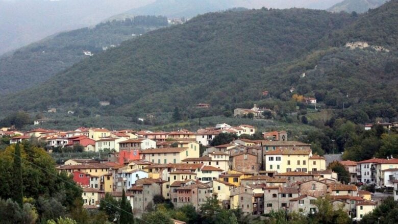 Ecco un borgo fortificato nel cuore della Toscana che vale la pena visitare