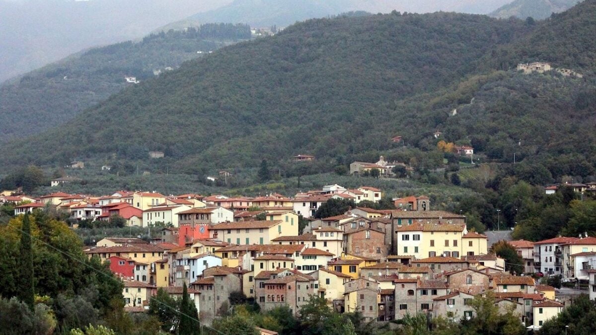 Ecco un borgo fortificato nel cuore della Toscana che vale la pena visitare
