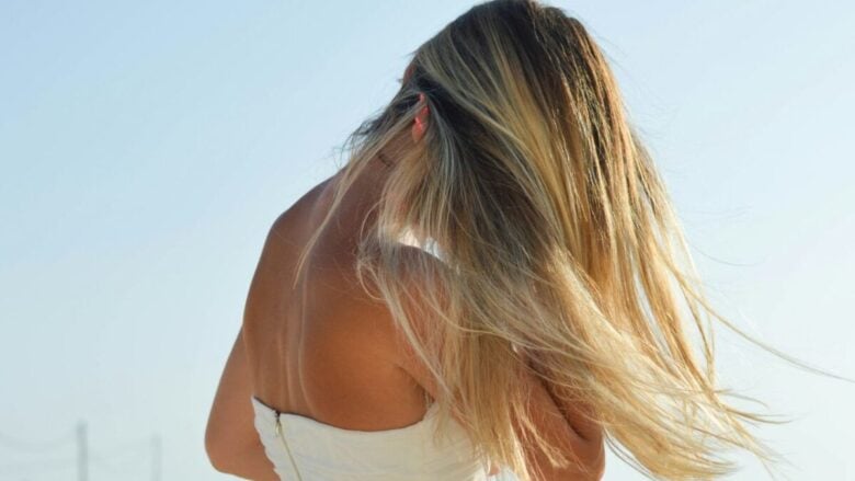 5 maschere che restituiscono luce e morbidezza ai capelli secchi e sfibrati