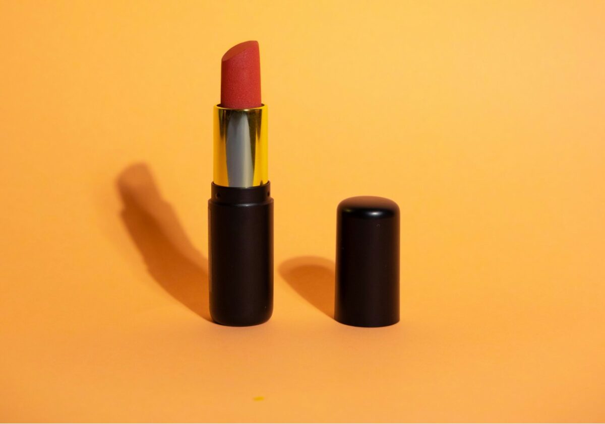 Come scegliere il Rossetto (rosso) giusto in base ai gioielli…