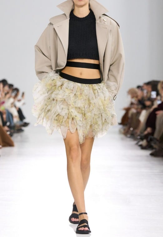 Milano Fashion Week SS26: Max Mara porta in scena un Rococò rivisitato tra tagli romantici e dettagli rock