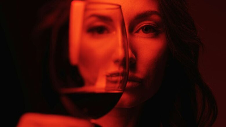 Make up e manicure si ispirano al vino: dal rosso al rosé ecco i trend che piacciono questo autunno