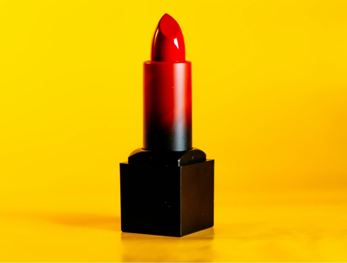 Come scegliere il Rossetto (rosso) giusto in base ai gioielli…