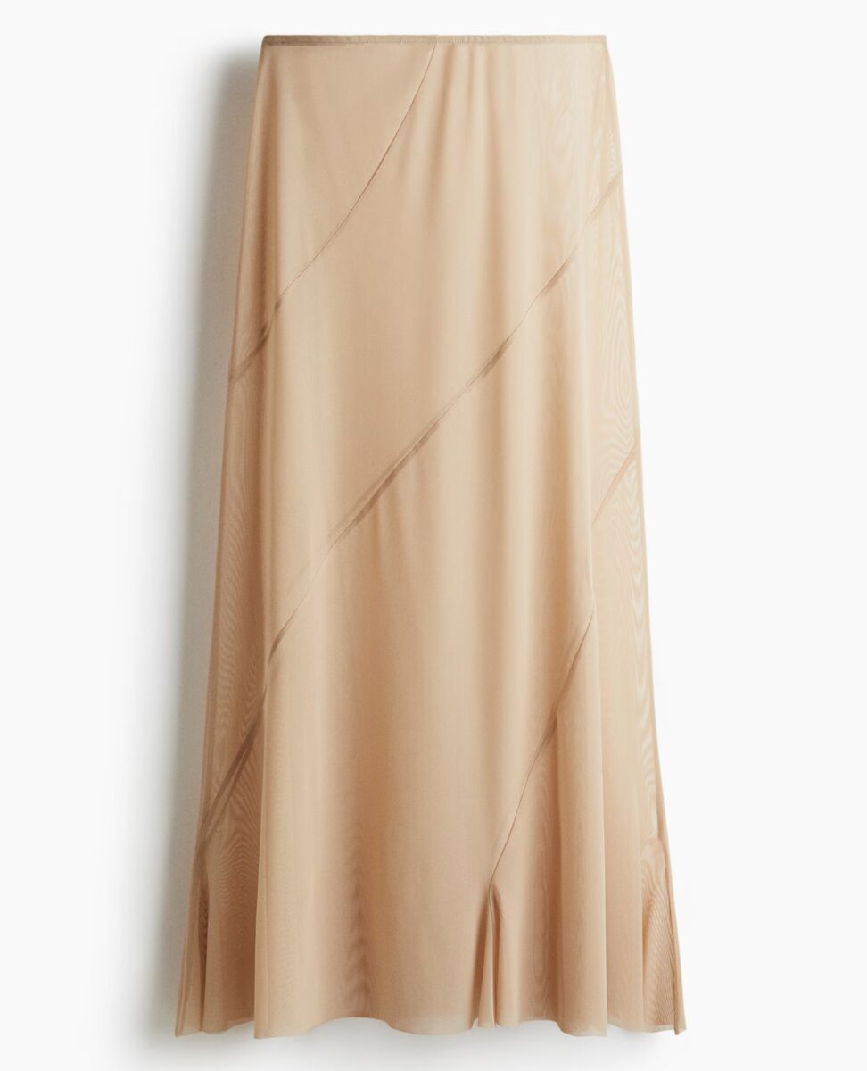 Per look sensuali e femminili, punta tutto sulle Gonne trasparenti