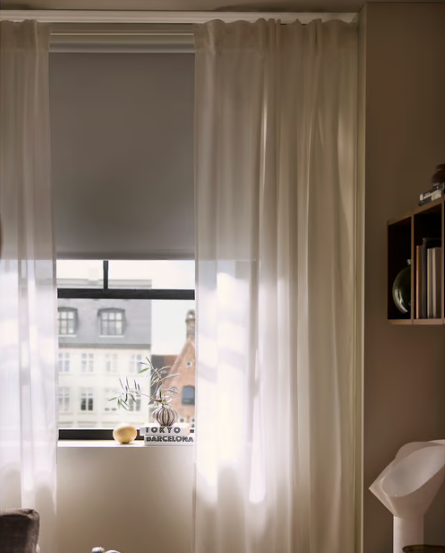 Una tenda che ti protegge da caldo e freddo, oscura e assicura privacy: ecco il nuovo must firmato IKEA Una tenda che ti protegge da caldo e freddo, oscura e assicura privacy: ecco il nuovo must firmato IKEA