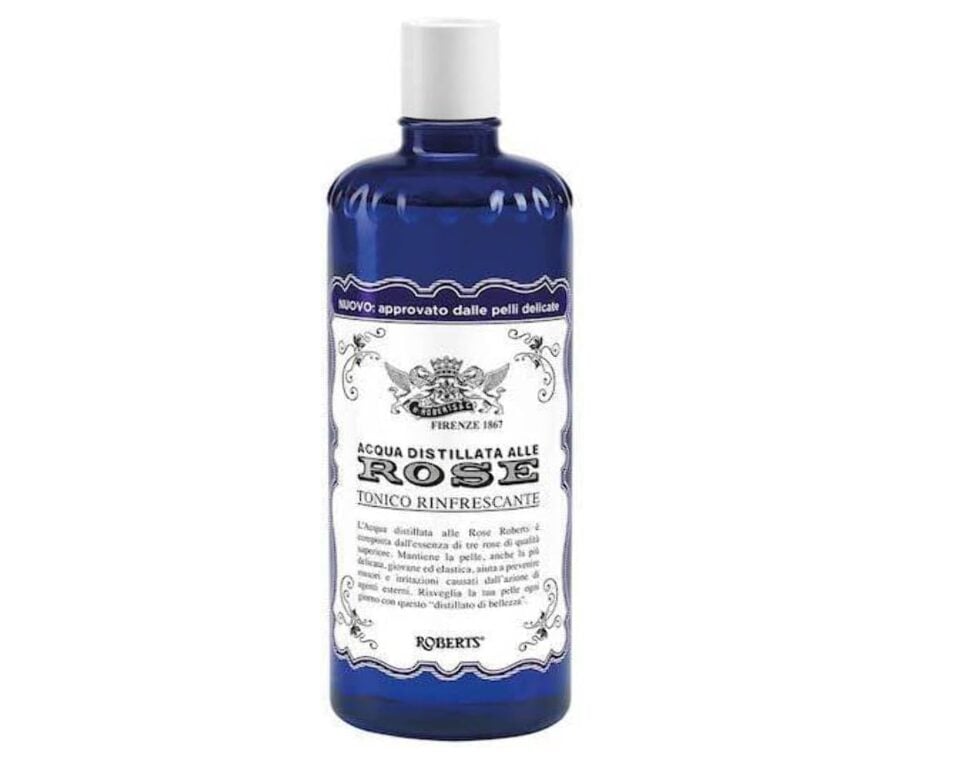 Acqua di rose: i benefici e i prodotti da provare per un pelle fresca e luminosa Acqua di rose: i benefici e i prodotti da provare per un pelle fresca e luminosa