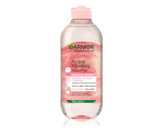 Acqua di rose: i benefici e i prodotti da provare per un pelle fresca e luminosa Acqua di rose: i benefici e i prodotti da provare per un pelle fresca e luminosa
