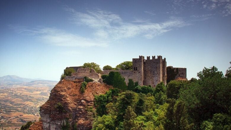 Erice in autunno: tra il fascino del borgo e la magia del suo castello