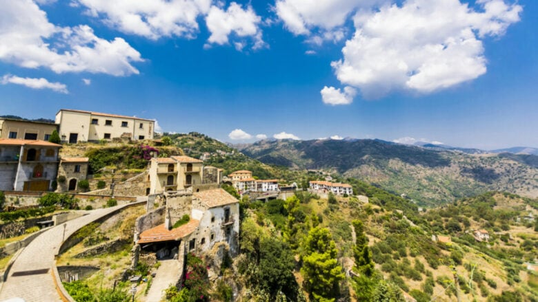 In Sicilia si trova un borgo tra cielo e mare, una gemma da non perdere