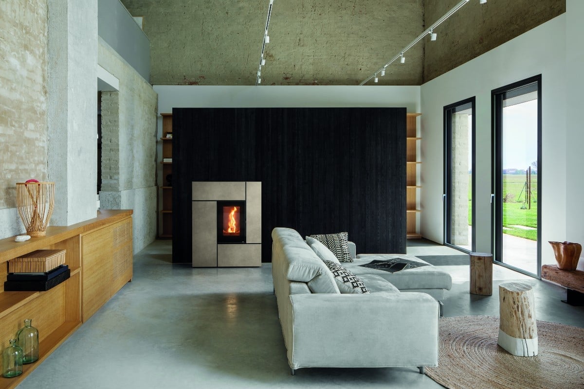 MCZ svela la nuova collezione 2025 di stufe a pellet, per un inverno all’insegna dell’efficienza e del design MCZ svela la nuova collezione 2025 di stufe a pellet, per un inverno all’insegna dell’efficienza e del design