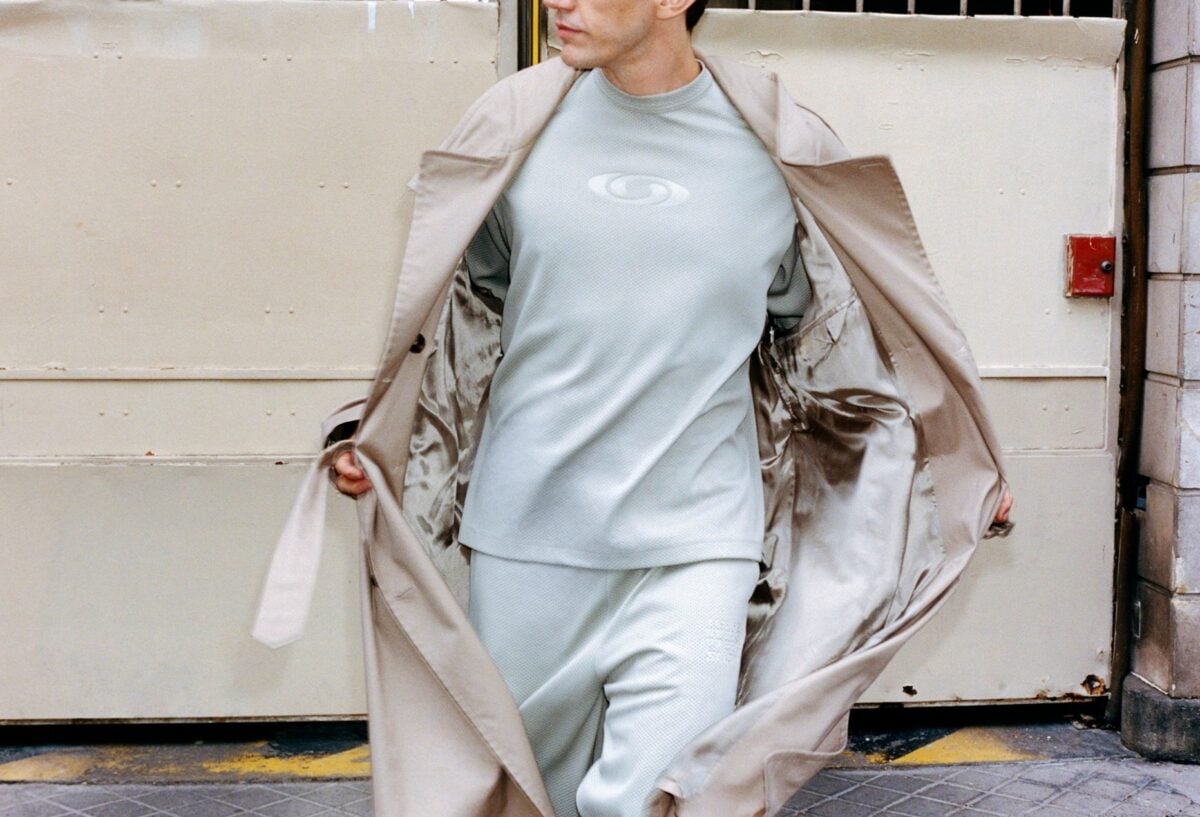 Maison Margiela e Salomon insieme per una Capsule AI25 che ridefinisce i confini tra performance e moda