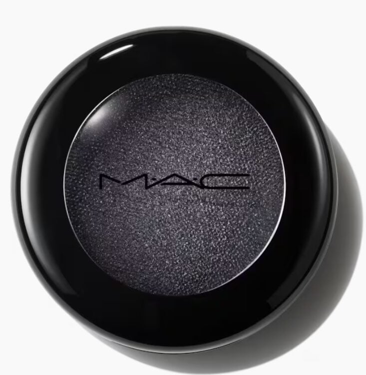 5 Ombretti dark e glam per un make up occhi di Halloween davvero magnetico 5 Ombretti dark e glam per un make up occhi di Halloween davvero magnetico