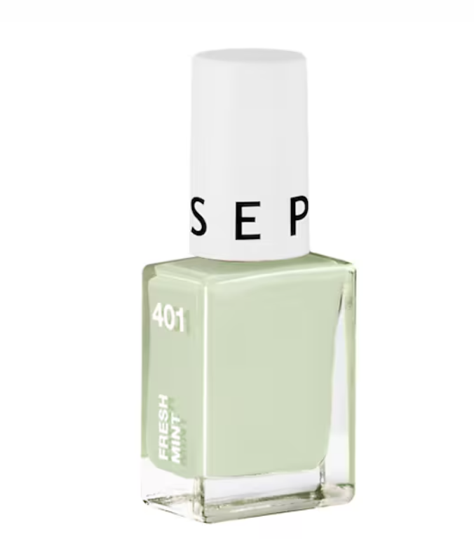 Smalti verdi per l’autunno: ecco le nuance perfette per una manicure di tendenza