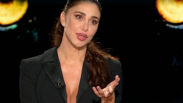 Belen Rodriguez a Belve, il Look sexy per parlare d’amore: “Borriello nel mio cuore”