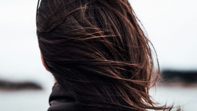 Capelli castani: come scegliere la nuance perfetta per il tuo incarnato