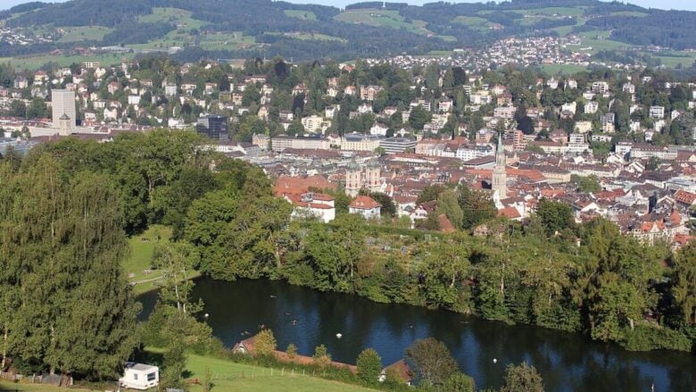 Questa città svizzera patrimonio mondiale è una metà ideale per un weekend Autunnale