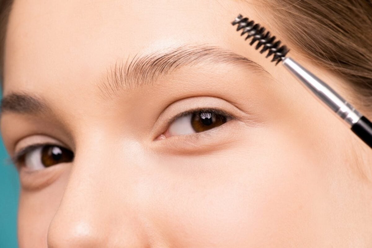 Sguardo liftato senza Botox? Punta sulle sopracciglia! Sguardo liftato senza Botox? Punta sulle sopracciglia!