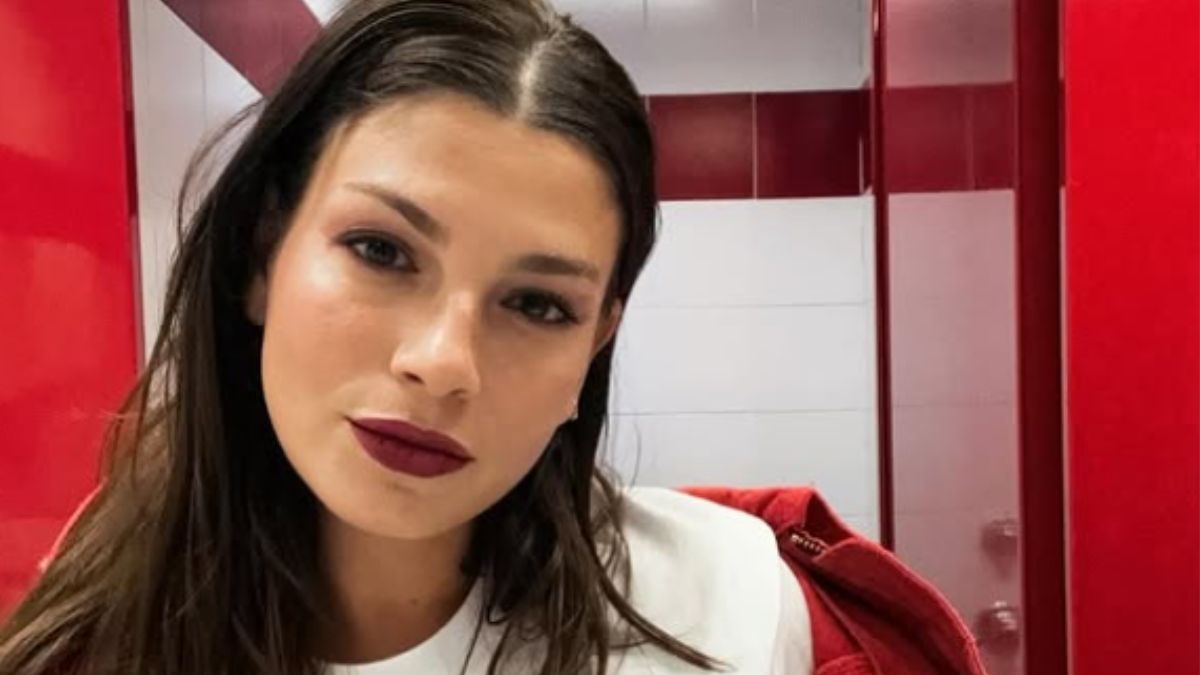 Emma annuncia il suo nuovo singolo ‘Brutta storia’ con un red Look ‘vedo-non vedo’