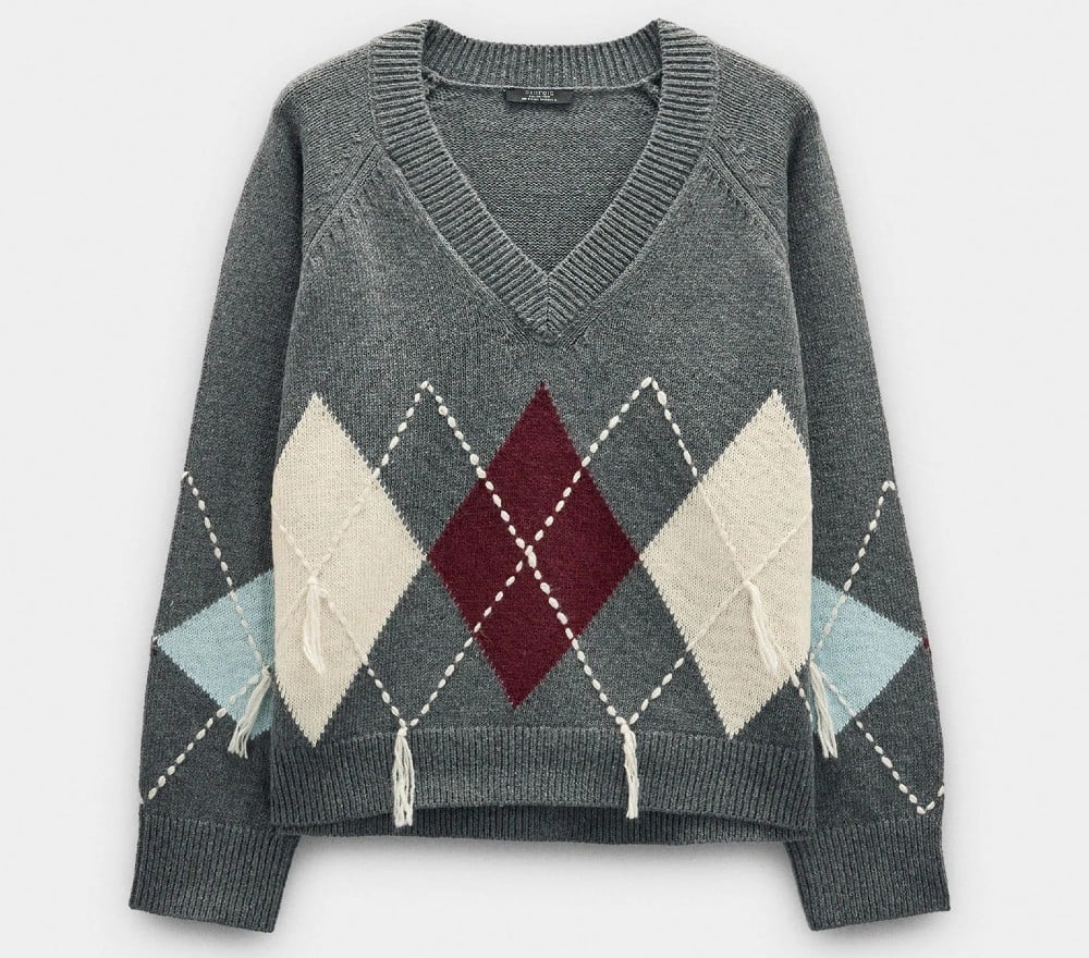 Maglione con rombi, un must cool dell’Autunno Inverno 2025 Maglione con rombi, un must cool dell’Autunno Inverno 2025