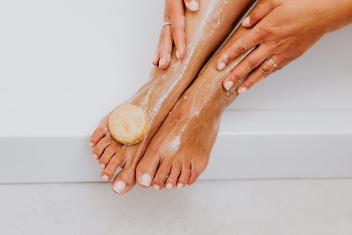 Piedi perfetti anche con le scarpe chiuse: ecco come perdersene cura in autunno