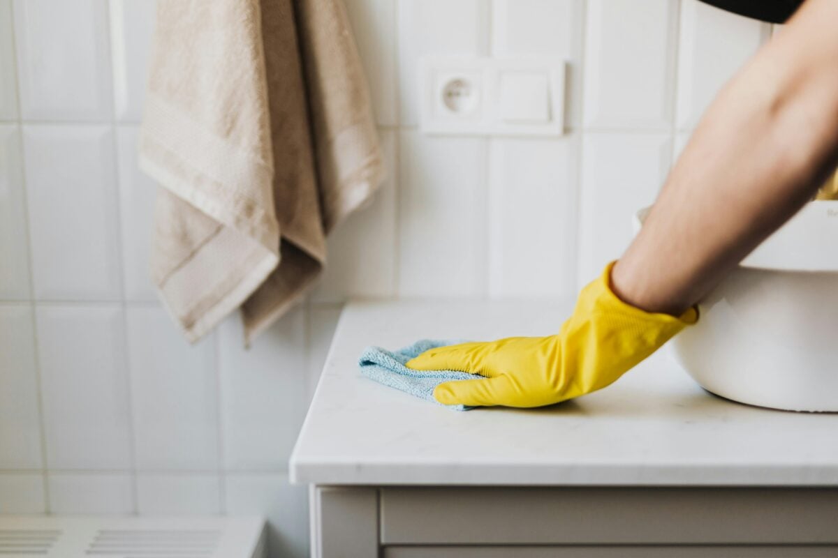 Come contrastare l’aumento di Muffa e Calcare in Bagno d’Inverno: soluzioni e rimedi naturali Come contrastare l’aumento di Muffa e Calcare in Bagno d’Inverno: soluzioni e rimedi naturali