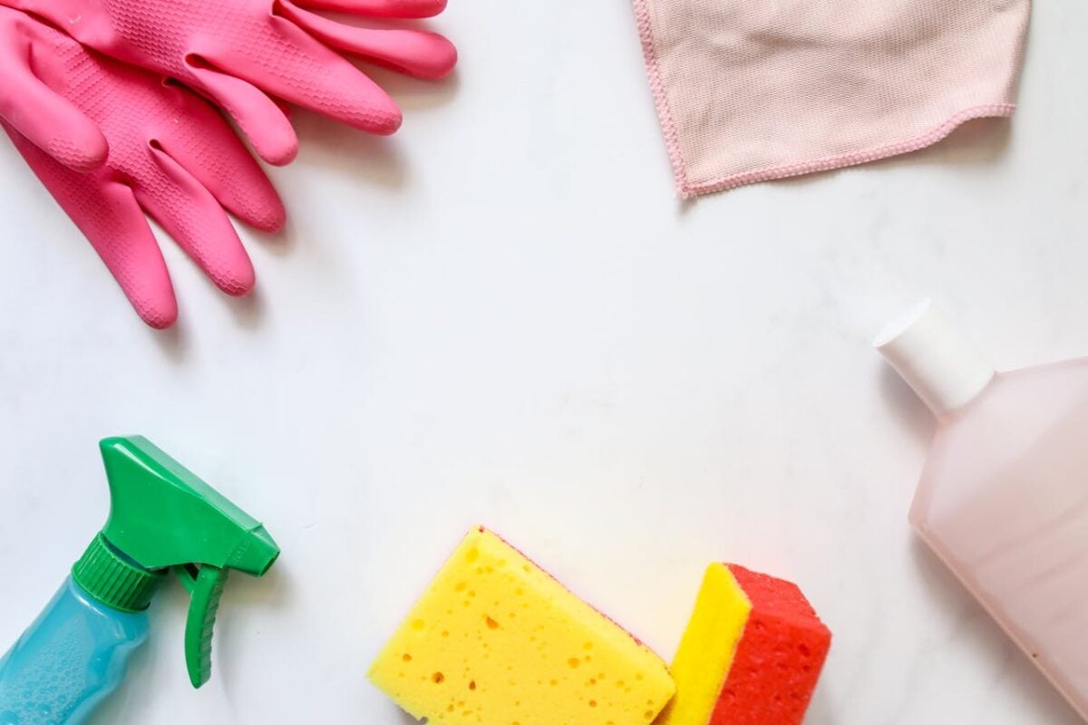 Il trucco della nonna per togliere le macchie dal materasso: funziona sempre!