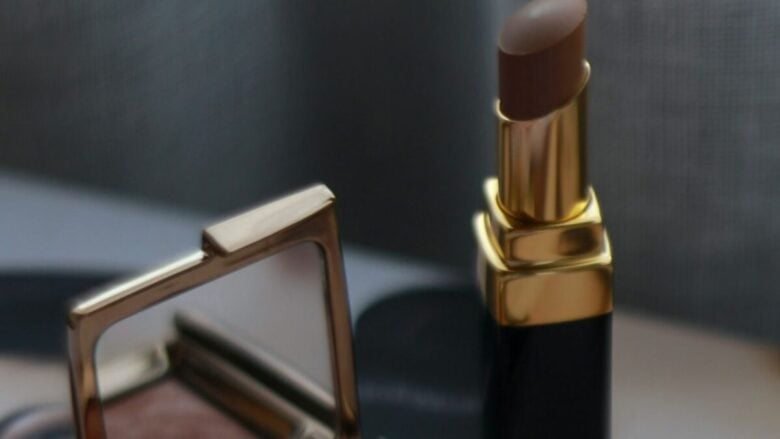 Labbra cioccolato: lipgloss e rossetti must-have per l’autunno 2025