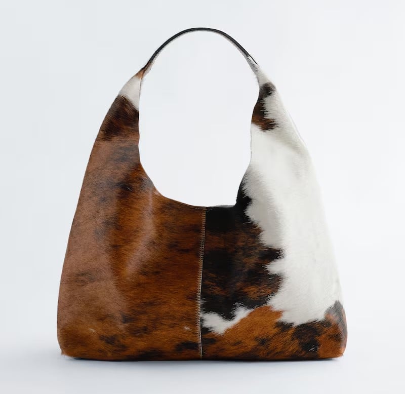 La Borsa stampa cow? L’accessorio dal tocco country chic che tutte desiderano! La Borsa stampa cow? L’accessorio dal tocco country chic che tutte desiderano!
