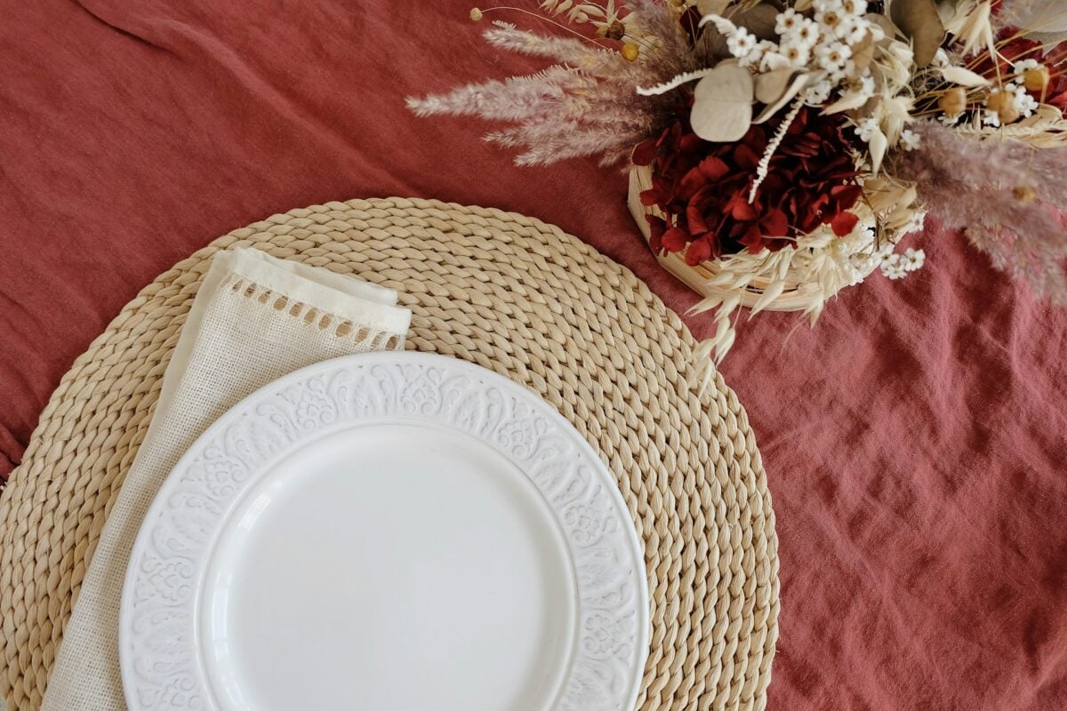 La Tavola Autunnale: idee creative per una mise en place di chic e naturale La Tavola Autunnale: idee creative per una mise en place di chic e naturale