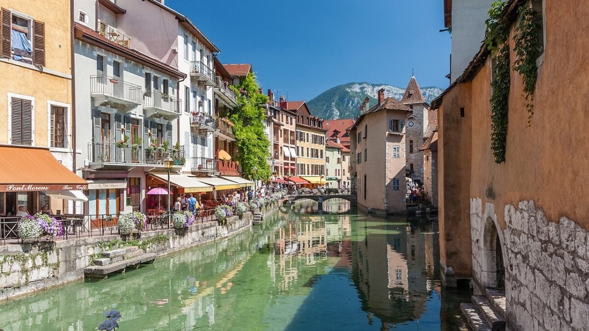 Una piccola Venezia tra le Alpi: ecco Annecy una perla dell’Alta Savoia Una piccola Venezia tra le Alpi: ecco Annecy una perla dell’Alta Savoia