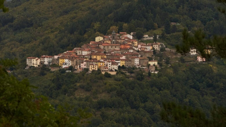 Questo borgo a due passi da Roma è uno dei più suggestivi della Tuscia