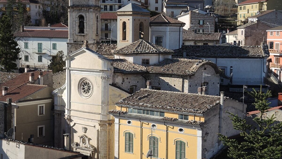 Ecco un borgo abruzzese tra i più belli d’Italia perfetto per un weekend invernale 