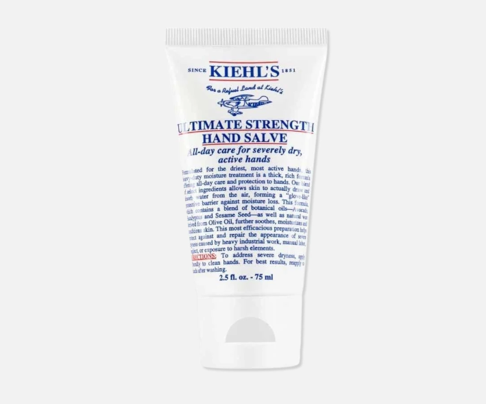 Mani protette sulla neve: le creme ultra-idratanti da avere sempre con sé Mani protette sulla neve: le creme ultra-idratanti da avere sempre con sé