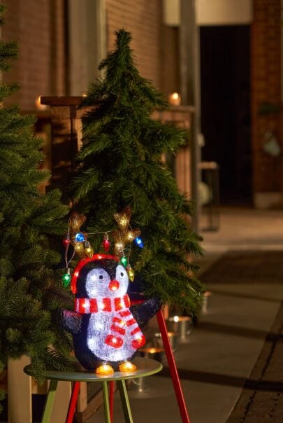 Sogni un giardino magico come nei film di Natale? Scopri gli addobbi Maisons du Monde e resterai a bocca aperta!