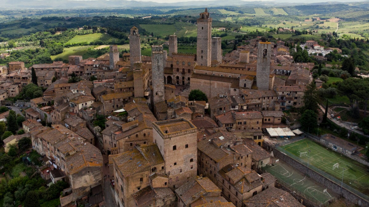Il Borgo di San Gimignano si prepara ad accogliere il Natale e la sua magia