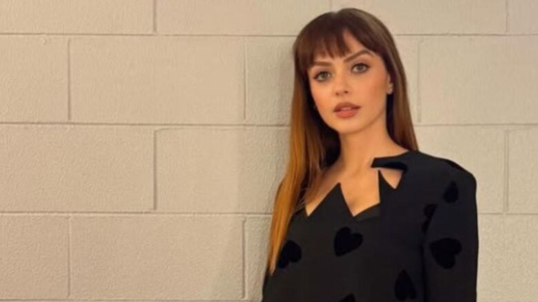 Annalisa incanta tutti ad Amici con il suo total black Look tempestato di frange