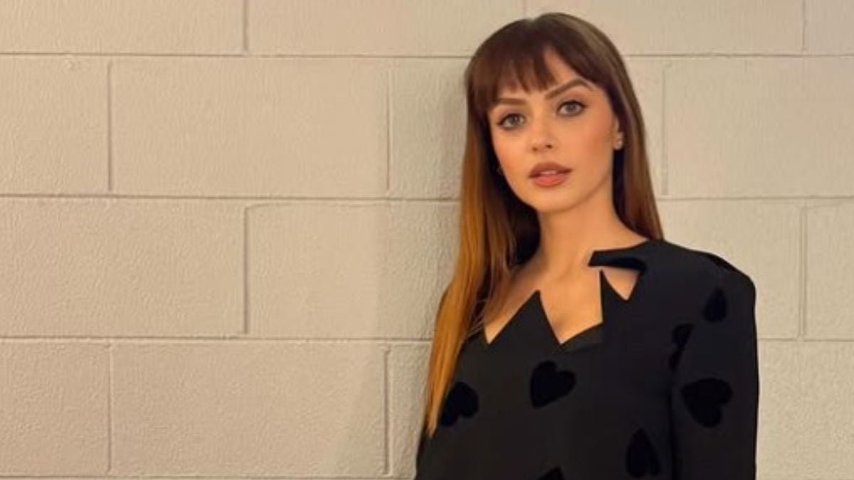 Annalisa incanta tutti ad Amici con il suo total black Look tempestato di frange Annalisa incanta tutti ad Amici con il suo total black Look tempestato di frange