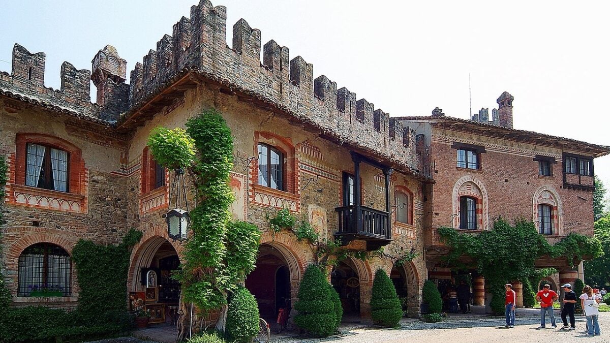 Questo borgo medievale vicino a Piacenza nasconde un segreto che vale la pena svelare Questo borgo medievale vicino a Piacenza nasconde un segreto che vale la pena svelare