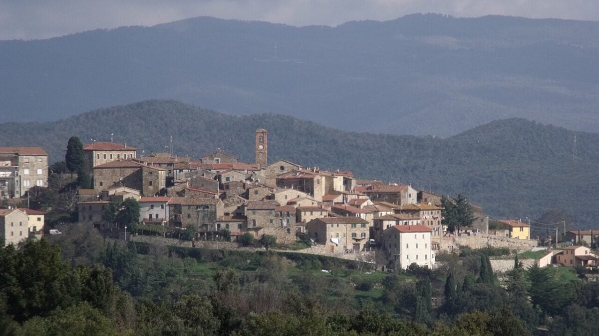 Tra le colline e il mare ecco un borgo toscano per viversi un weekend di puro relax Tra le colline e il mare ecco un borgo toscano per viversi un weekend di puro relax