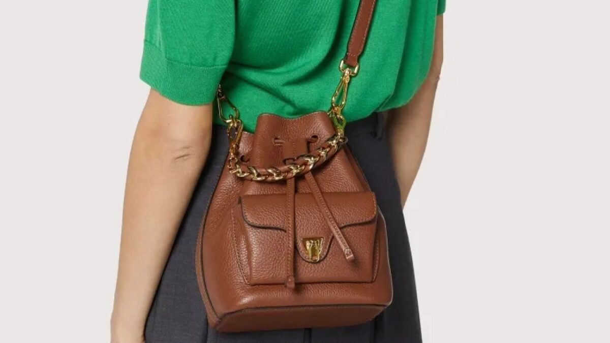 Pratica e irresistibilmente chic, la Borsa a secchiello è un must have di stagione